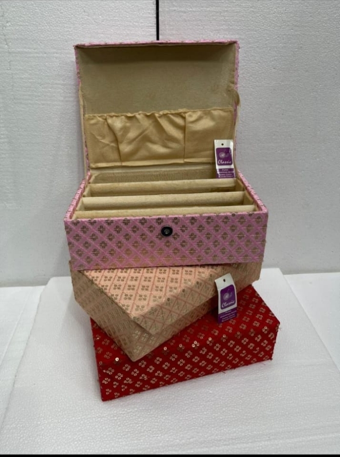Lakada Bangadi Box